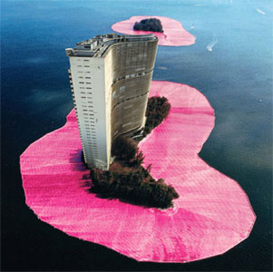 Oscar Niemeyer: Copan. Christo e Jeanne-Claude: Surrounded Islands